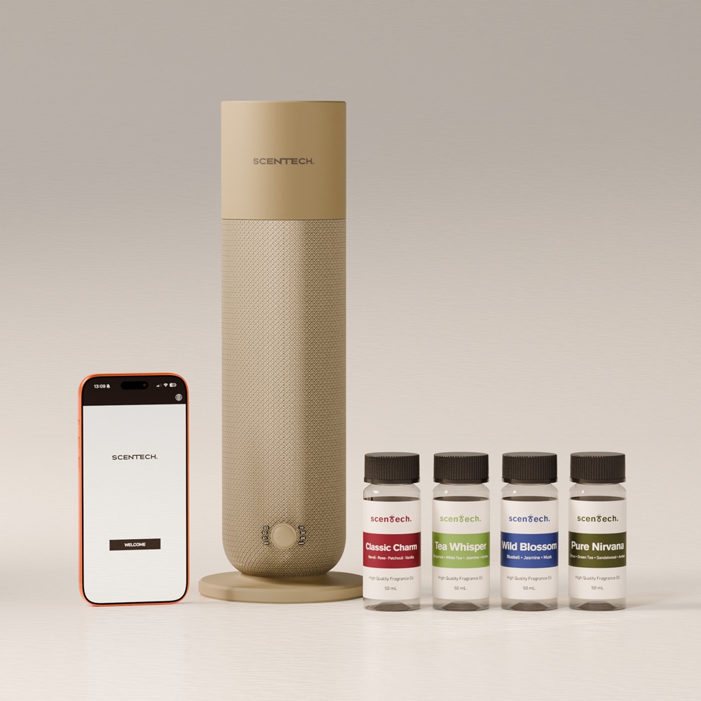 Scentech Smart Aroma Diffuser 2 naast een telefoon met de Scentech-app en twee geurpods